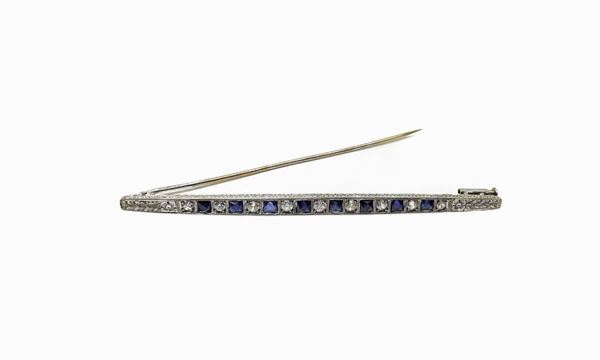 Brooch d.ca 0.70 0.80 Z ca 18 k gr5.9 147 (baquette)