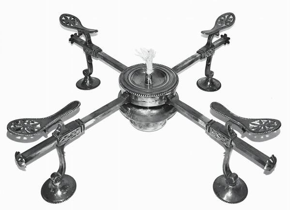 Burrage Davenport - Scaldavivande in argento. Argentiere Burrage Davenport, Londra, 1783.Cm 26x26