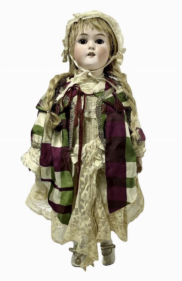 Doll in biscuit porcelain and body in composite material, large squares vest, cream-colored dress embroidered, real blonde hair, sleeping eyes, cream-colored shoes with bead, n. 5 teeth, movable limbs, signing Simon Halbig 9, 1900 about, Germany origin, left shoe is missing decorating, a broken finger, h 60 cm