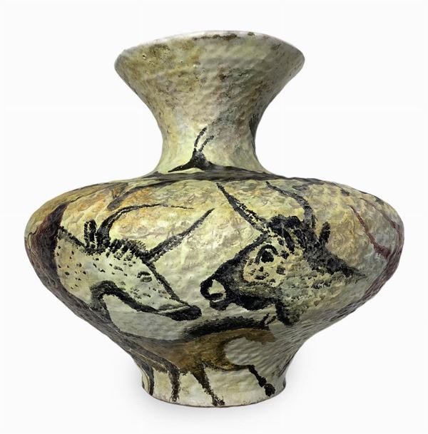 Baluster vase decorated in polychrome terracotta subjects bearing rock, bottom decorated with enamel casting. H 36 cm diameter 40 cm signed on the base Finocchiaro. Unique specimen.