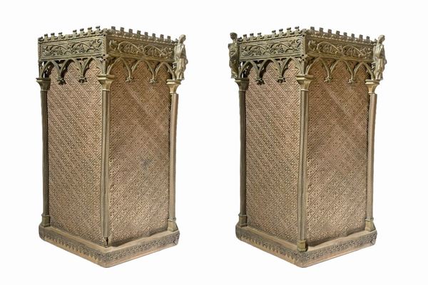Pair of consoles wall covered with wood golden brass in the Gothic Revival style, XIX century. H 78 cm width 51 cm depth 20 cm