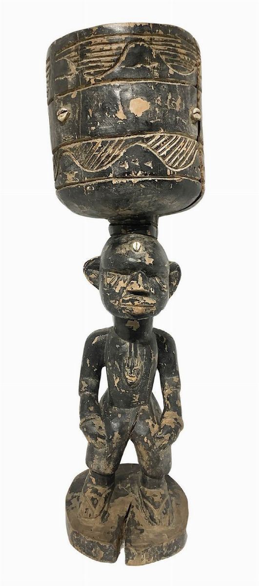 Statua Yoruba, Nigeria, metà XX secolo. H cm 65