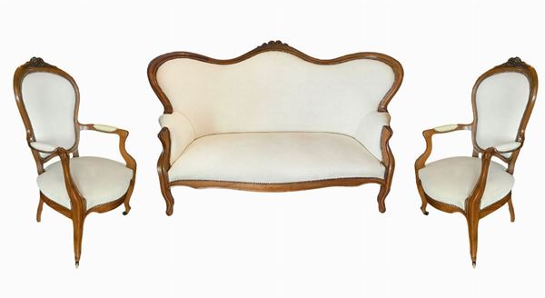 Divano pi&ugrave  due poltrone Luigi Filippo ritappezzate in pelle primo fiore, colore beige chiaro. Struttura XIX secolo. Divano H cm 100x175x60, ... 