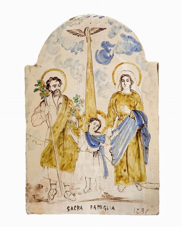 Maiolica raffigurante Sacra Famiglia, datata 1781. Italia meridionale. Filatura in diagonale nella parte inferiore
H cm 46, larghezza cm 31 