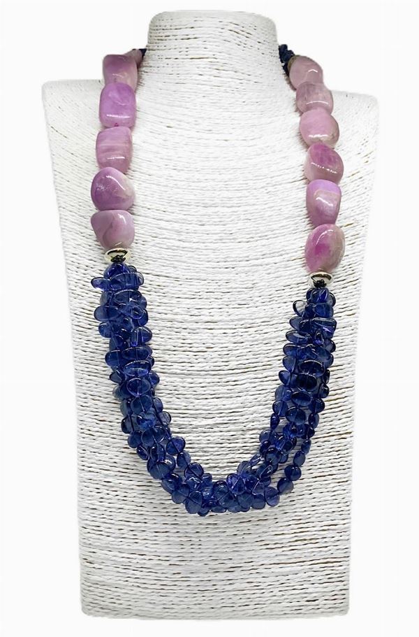Necklace with four more. Iolit (blue) oval wires more two threads of Kunzite (pink).
80 cm length