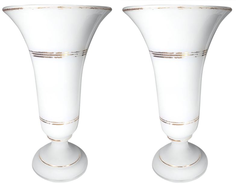 Coppia Vasi in Opaline. XX Secolo. H CM 35