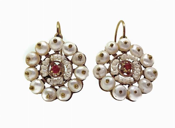 Earrings with pearls. Gr 11.3