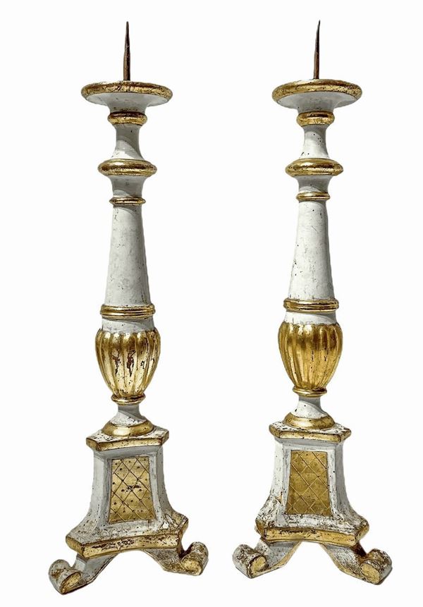 Pair of lacquered and gilded chandeliers. XVIII century. H 60 cm


