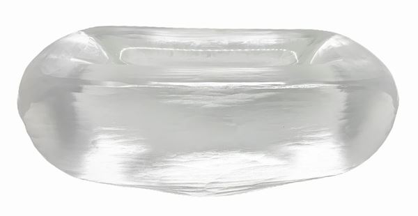 Prod. Orrefors, heavy centerpiece in transparent glass, of rectangular shape with veiled abutment surface. Signature engraved at the base. 9. Cm 25x14 cm H