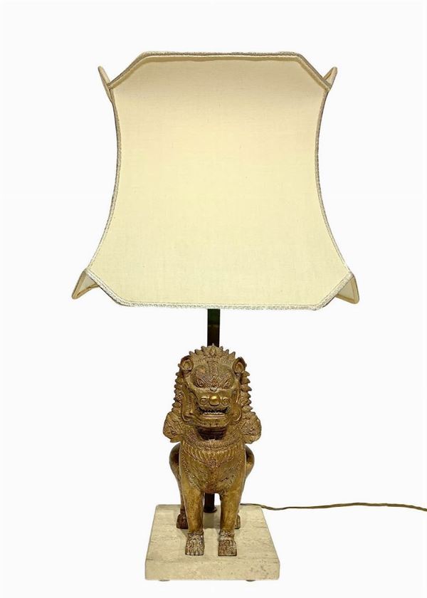 Lamp with marble base and Phoe dog in bronze and fabric shade. H 30 cm, 35 cm l, p 35 cm.
