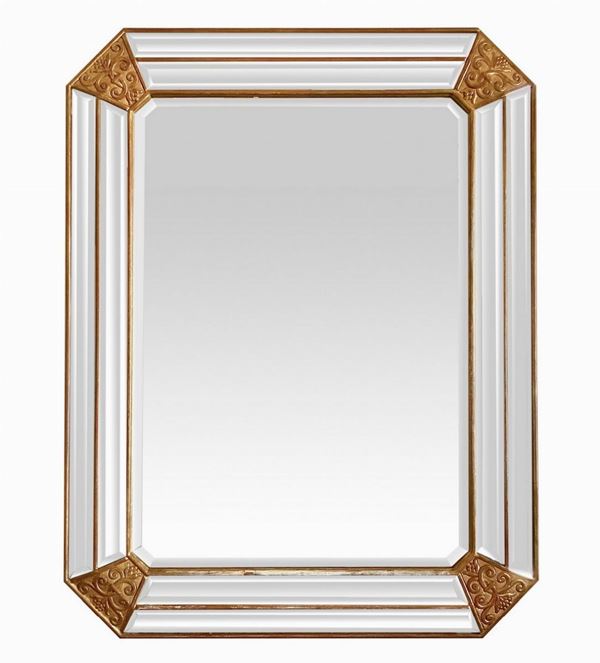 Rectangular mirror, 80s. At blazed glasses and golden backings at the 4 beveled corners.
100x80 cm