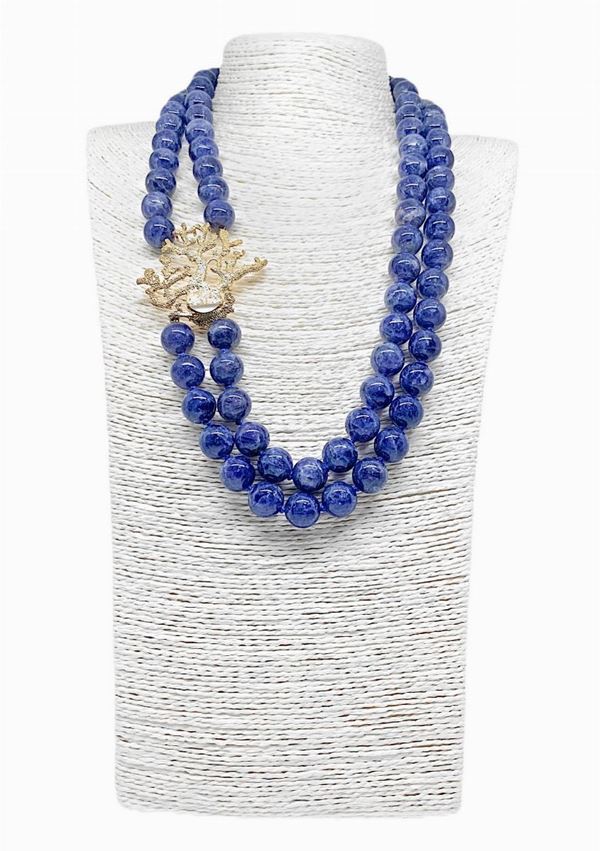 Collana due fili di CIANITE sfera liscia mm 16 con chiusura in Argento laccato Oro satinato. 
Lunghezza cm 68