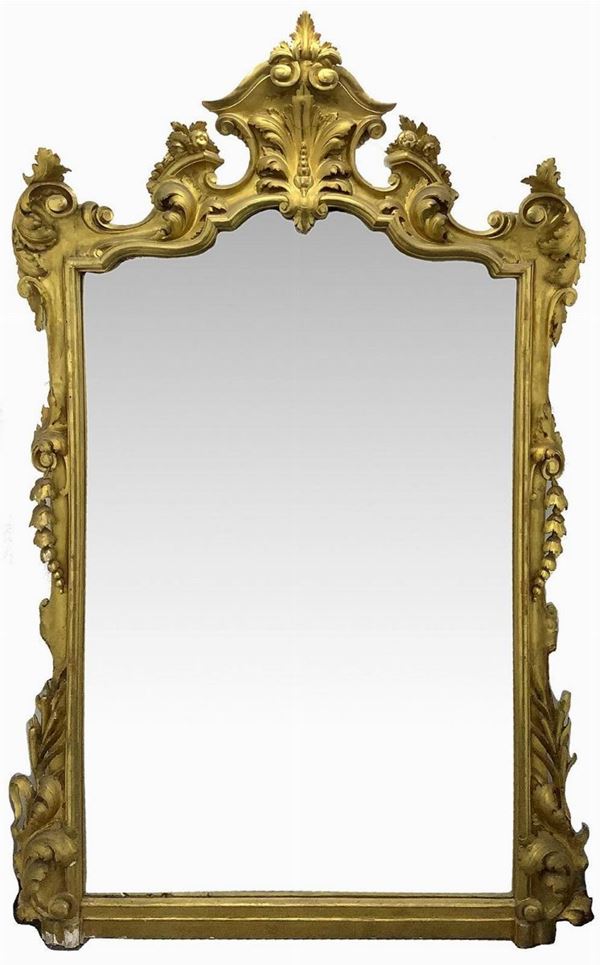 Specchiera in legno dorato, prima metà del XIX secolo. Specchio coevo, ottime condizioni. H Cm 235, larghezza Cm 150. 

