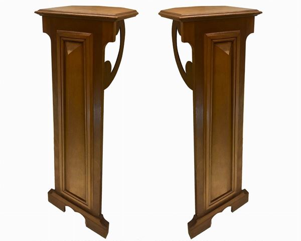 Pair of corner pieces in walnut