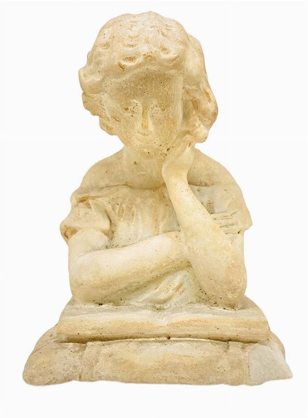 Scultura in marmo bianco raffigurante ragazza con libro,  XIX secolo. H cm 17, base cm 12x8. Piccola sbeccature all'angolo destro della base.