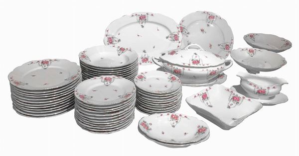 Porcelain plates set C.T. Altwasser Germany Geschirr for 12 people, the twentieth century. Consisting of: 12 floors 23 cm plates, 12 soup plates 23 cm, 12 fruit dishes 19 cm (small chipping), 11 dessert plates 17 cm, 1 serving round plate 31 cm, 1 oval platter 37 cm (this small chipping), 1 serving oval plate 32 cm, 2 oval dishes from appetizer 22 cm, 1 bowl oval cm 17x27 (small chipping at the base), 1 salsiera oval cm 10x 24, 2 round raised 11 cm x24, 1 portadolci square cm 5.5x 21.
