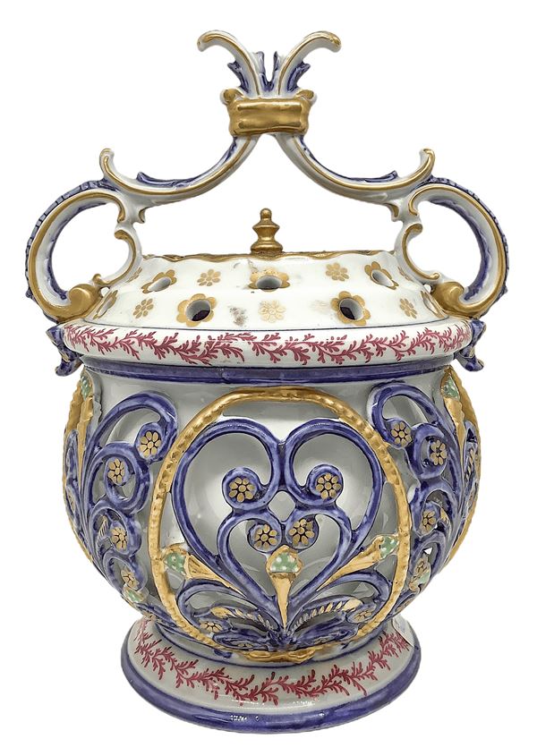 Perfume burner in Sevres.Coperchio porcelain bronze. H 24 cm Base 12 cm
