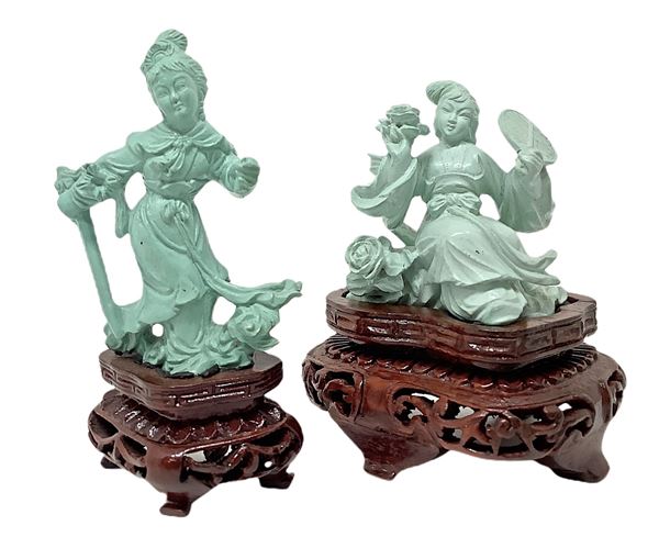Pair of figurines in jade affigurante Guanyn. Canned, with pedestals. 1) 7,5 Cm, ​​2) 8.5 cm