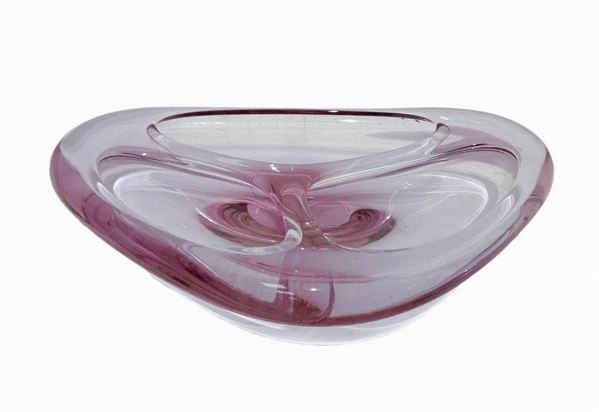 Mazzega Murano, centrotavola in vetro nei toni del glicine trasparente. Perfette condizioni. Anni 60. Cm 20 x26