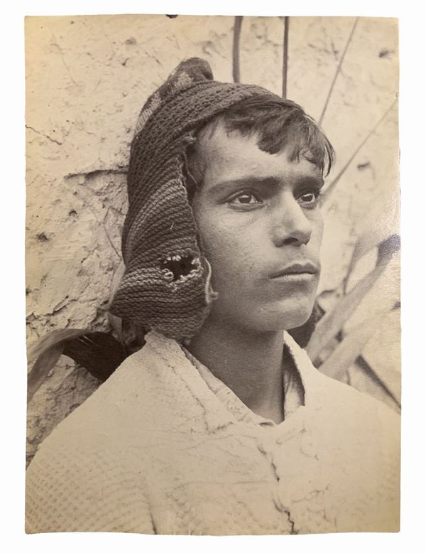 Wilhelm von Gloeden (1856-1931), albumin photos depicting the young Sicilian face. Numbered 1015 and hallmarked on the back. Cm 11x16

"Wilhelm Von Gloeden was a German-born photographer who spent most of his life in Sicily, specifically in Taormina, a city that he chose as a second home. It was the youth health issues to take in the peninsula. Specifically, the choice of Taormina is linked dreamy ideal of Sicily that the photographer releases in his pictures through the choice of models dress