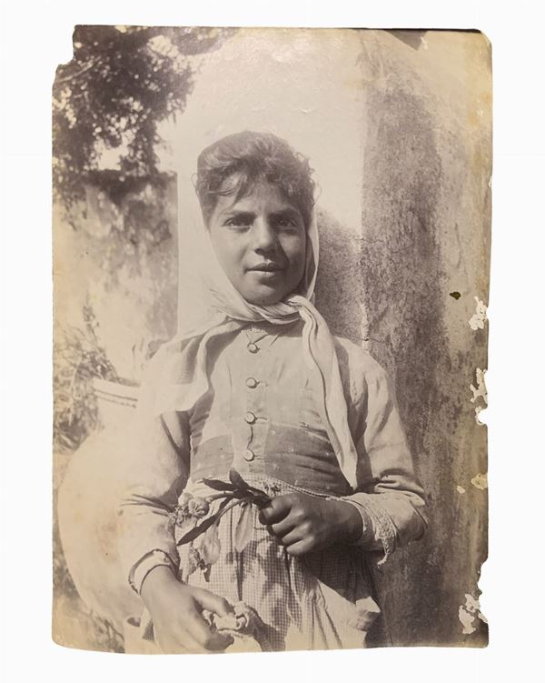 Wilhelm von Gloeden (1856-1931), albumin photos depicting young Sicilian. Numbered 489 and hallmarked on the back. Small gaps on the right and top left. Cm 11,5x17

"Wilhelm Von Gloeden was a German-born photographer who spent most of his life in Sicily, specifically in Taormina, a city that he chose as a second home. It was the youth health issues to take in the peninsula. Specifically, the choice of Taormina is linked dreamy ideal of Sicily that the photographer releases in his pictures thro