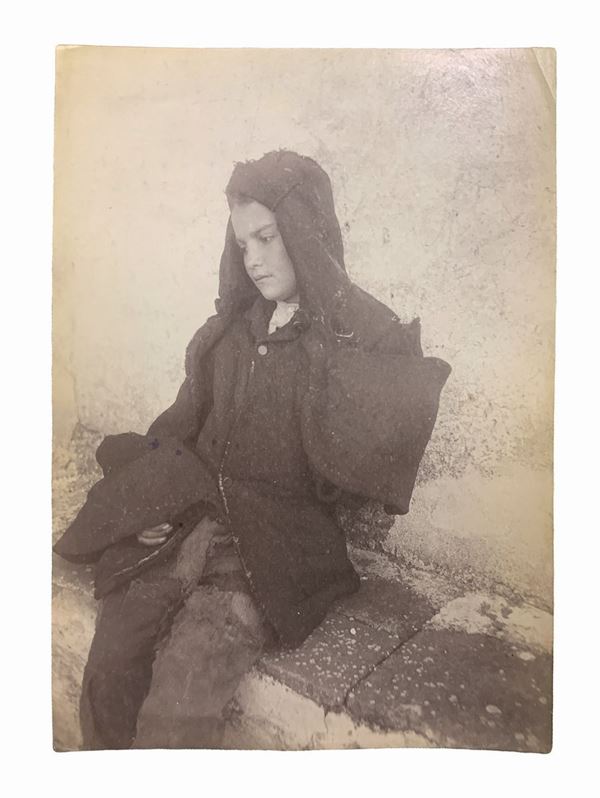 Wilhelm von Gloeden (1856-1931), albumin photos depicting young guy sitting. Numbered 317 and hallmarked on the back. Cm 12x16

"Wilhelm Von Gloeden was a German-born photographer who spent most of his life in Sicily, specifically in Taormina, a city that he chose as a second home. It was the youth health issues to take in the peninsula. Specifically, the choice of Taormina is linked dreamy ideal of Sicily that the photographer releases in his pictures through the choice of models dressed as a