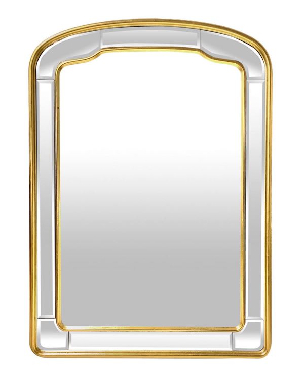 Specchiera anni ‘70 in specchio molato e cornice in oro. H cm 111x79