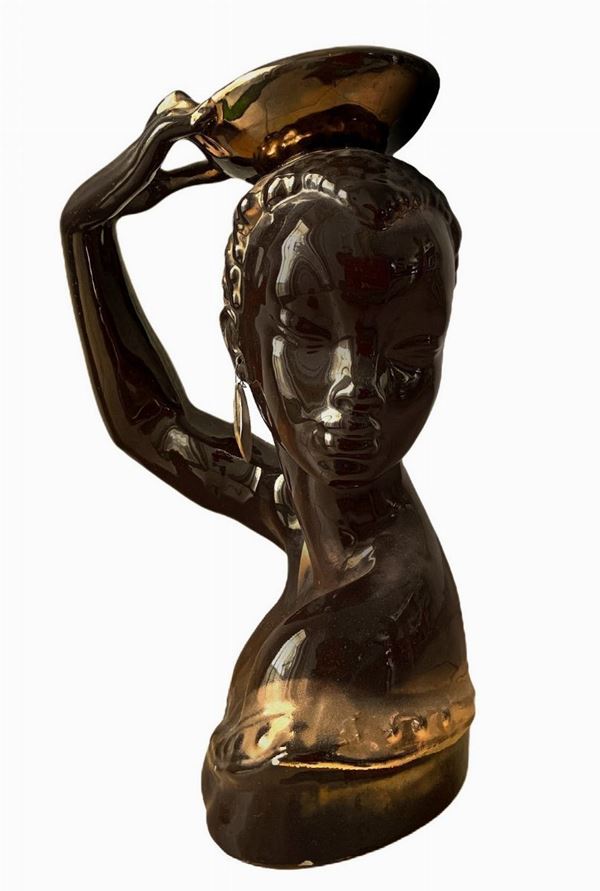 Italian production in the style of Franz Agenhaur, ceramic molded in Colaggio. Depicting Abyssinia in dark brown and gold tones. Details ...