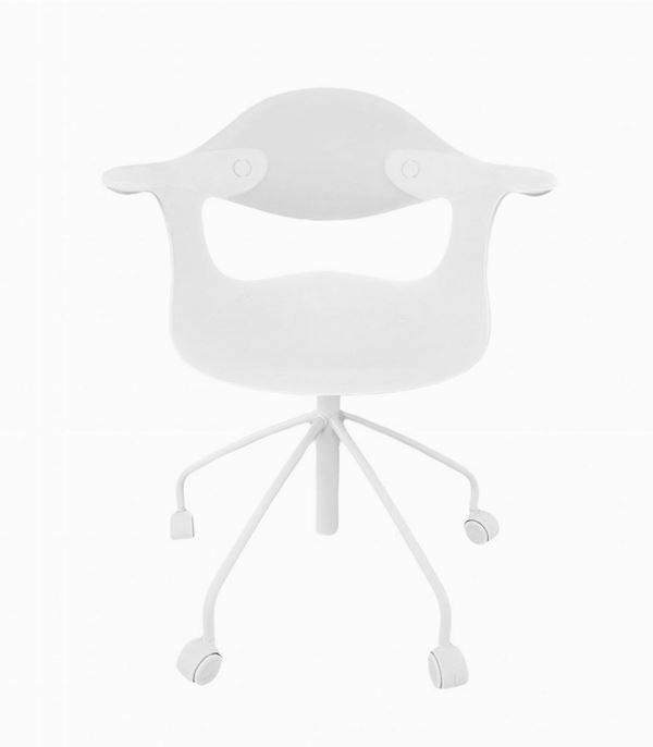 Production Driade, plastic chair Leaf model, drawing Ross Lovegrove. Italy, chair with white plastic seat, metal foot ...