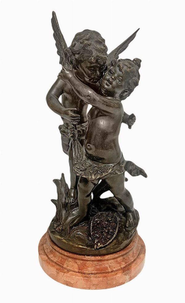 Statua in bronzo raffigurante coppia di angeli, base in marmo. Firmato sul retro Ossemas. H cm 40. 
H cm 40