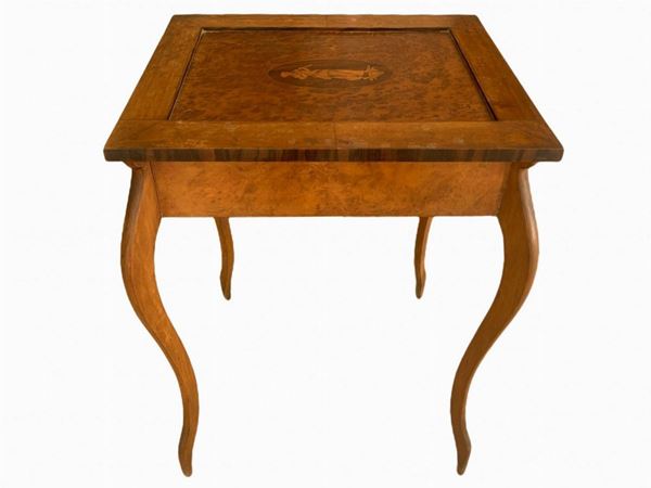 Small rectangular work table with neoclassical inlay on the floor, XIX century. Nineteenth century,
H cm 67x46x36