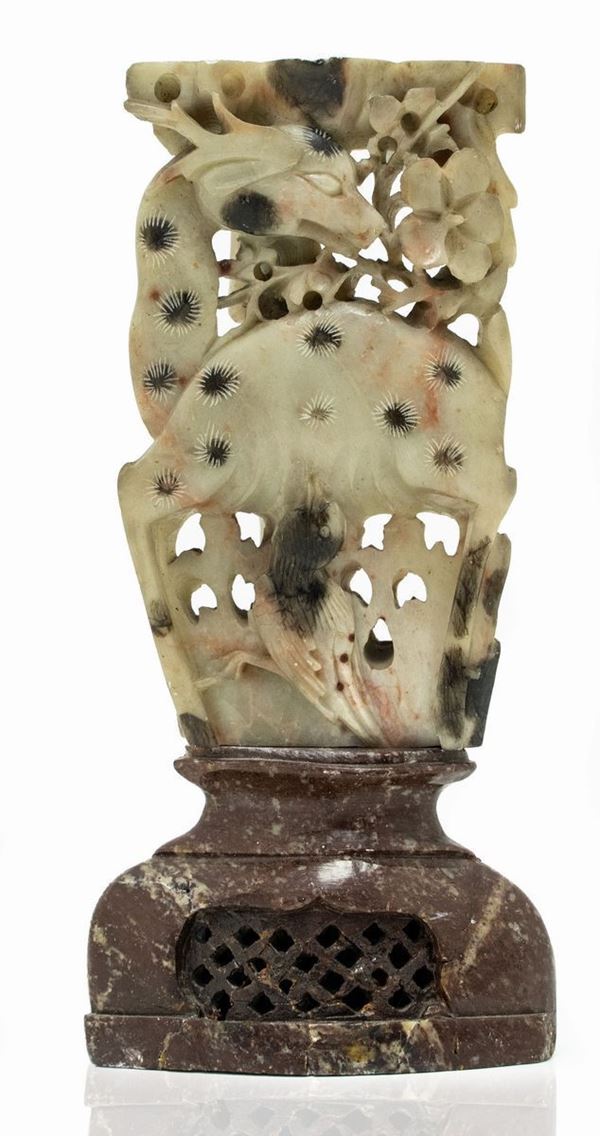 Scultura orientale raffigurante cervo, portacandele