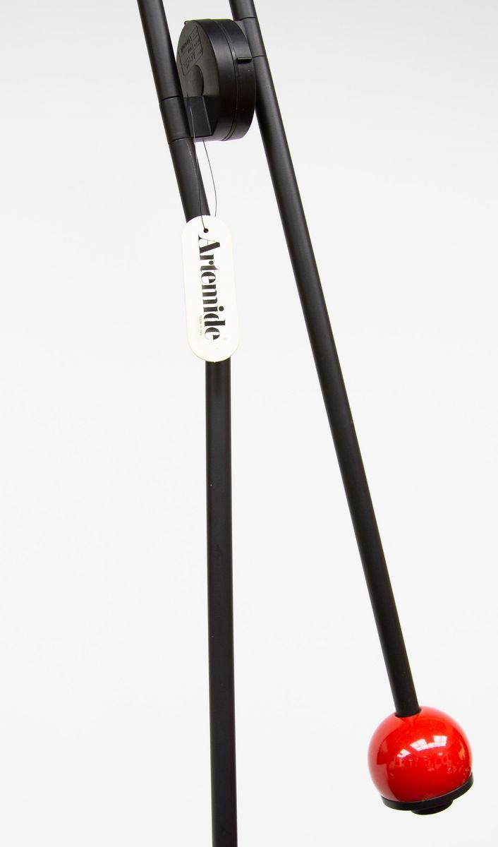 Artemide - Piantana, Mod Ettore, su Disegno E. Gismondi, Mod. Ettore.