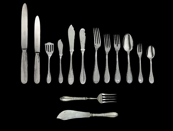 Silverware Ricci, Cutlery silver 800, hallmarked Alexandria in 1935, consists of 143 pieces: 24 forks (21cm) 24 knives (25cm) with a steel blade, 12 tablespoons (17.7 cm), 12 teaspoons (13.2 cm), 12 fish forks (17.5 cm), 12 from cake forks (14.2 cm), 12 fish knives (21.2 cm) , 12 knives (21.3 cm) steel blade, forks 12 medium (17.7 cm), 12 tablespoons (13.2 cm). Weight about 6 kg