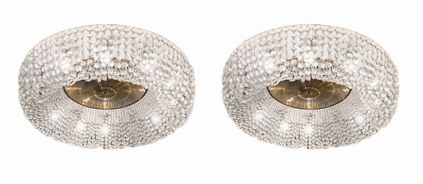 Coppia di plafoniere da soffitto in ottone e brindoli a rosetta. 
H cm 30. Cm diametro 100
