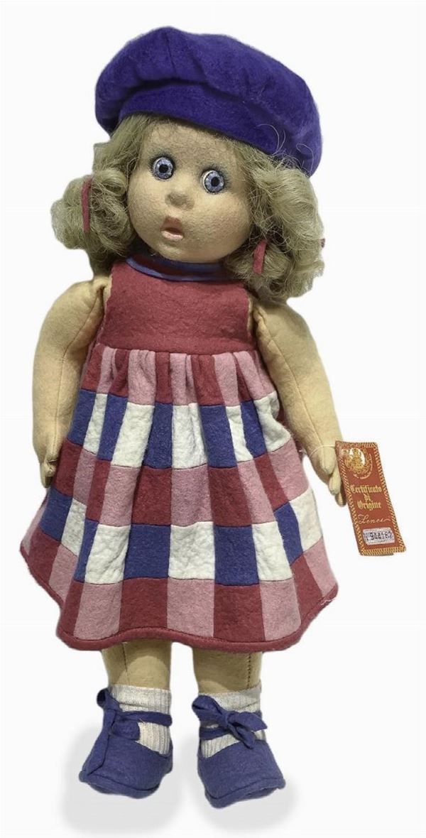 Bambola Lenci, abito rosa a quadrettoni, berretto blu, capelli mohair, occhi dipinti, arti rigidi, 1979-80, h cm 50