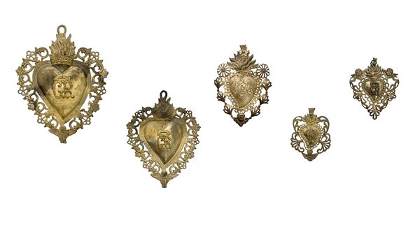 N 5 Ex silver vermeil ex-voto in a heart shape with cupids and zephyrs. 1) H 14.5 cm; 2) H 10.5 cm; 3) H 9 cm; 4) H 20 cm; 5) H 17 cm;