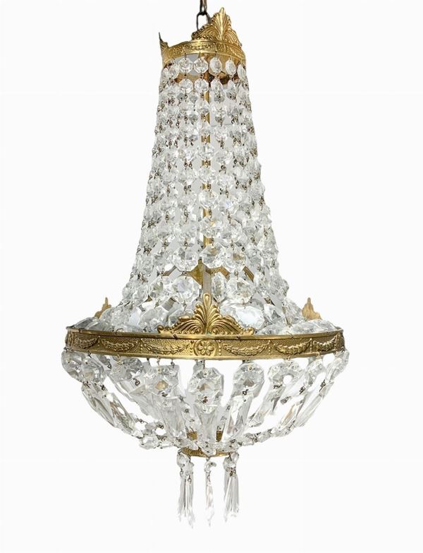 Lampadario a ninfa in ottone con brindoli in vetro, primi XX secolo. H cm 55 , diametro 30