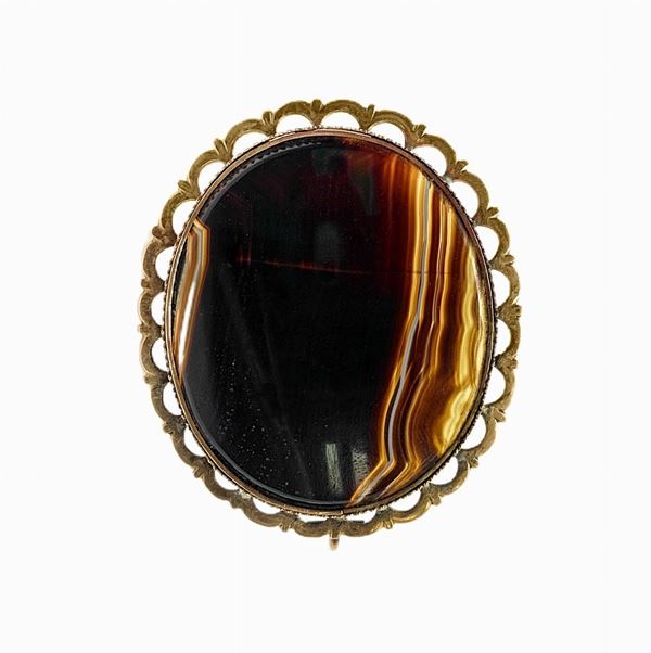 Oval brooch in antique gold with agate mis. 6 Cm