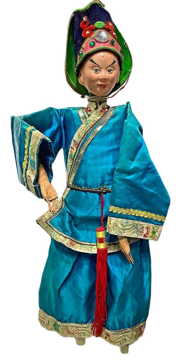Marionetta orientale, Cina. Testa intercambiabile in terracotta e struttura in legno. H cm 50 circa.