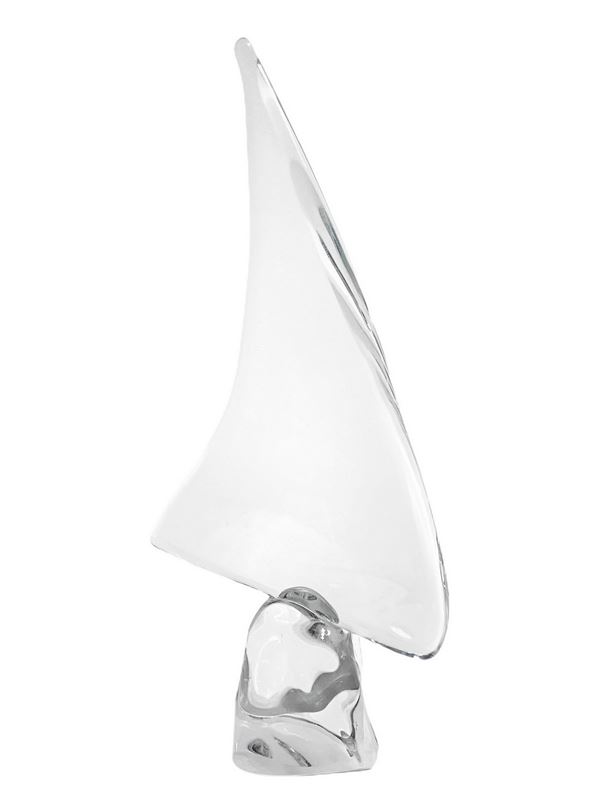 Daum France. Grande Scultura in cristallo raffigurante barca a vela, XX secolo. Sbeccatura alla base. H cm 64