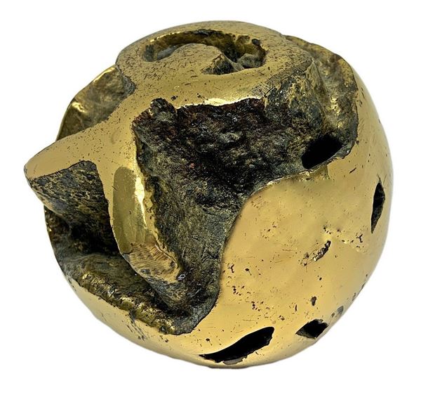 Round gold bronze paperweight, depicting stylized man.
Cm 8
