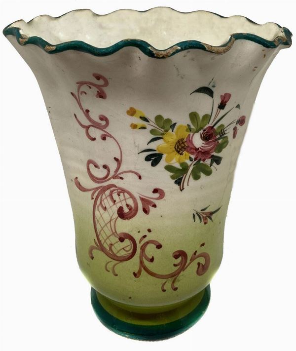 Vase stove, Liberty, late nineteenth century. With floral decoration. At the Aperture small enamel falls  (fine XIX secolo)  - Maiolica - Auction Eclectic Auction - Casa d'aste La Rosa