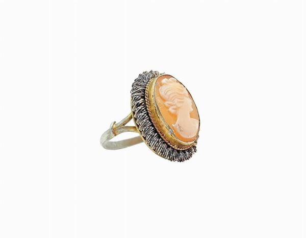Anello in argento con cammeo 