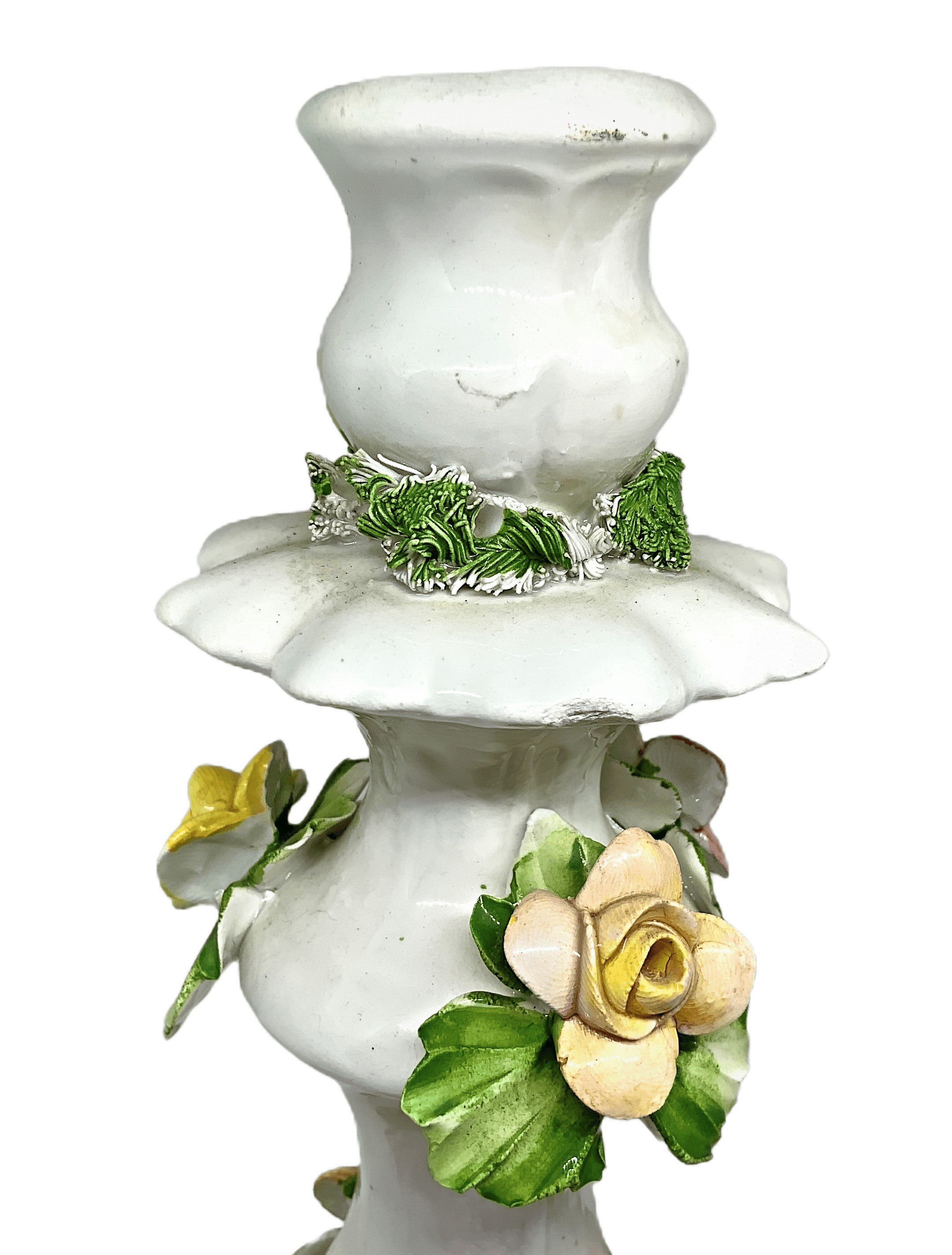 Coppia candelieri bianchi in porcellana di Capodimonte