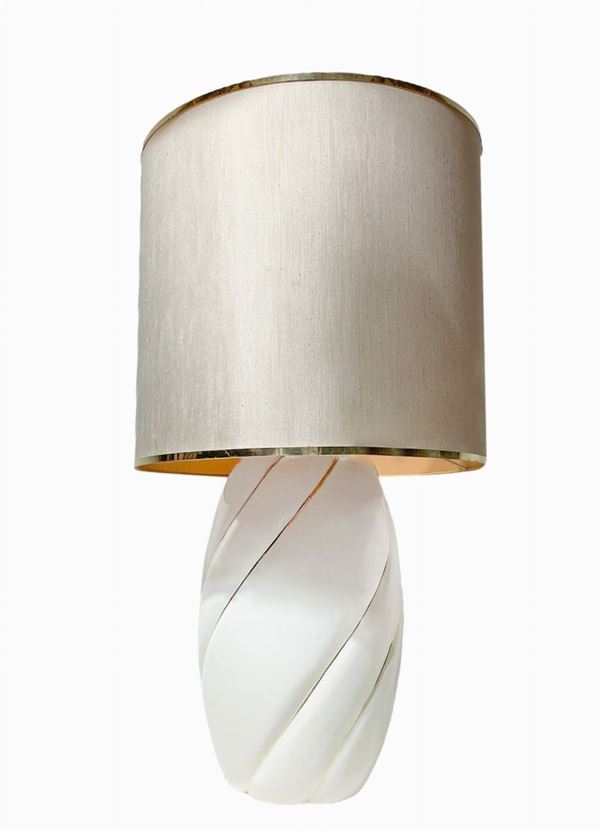 Bajour white porcelain, Italian prod. Surface showing details in gold. Years 70. H 55 cm