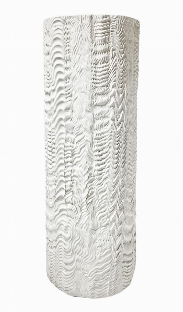 Rosenthal, disegno  di Bjorn Winblad, portaombrelli in porcellana bianca. con superficie lavorata ad effetto onda. Incollatura