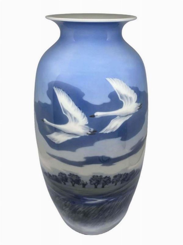 Vaso Copenaghen. XX secolo.  H cm 33
