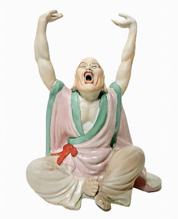 Statuina in porcellana policroma cinese. 
H cm 24