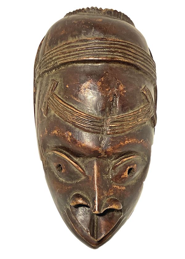 Mask Bamileke, Cameroon, mid-twentieth century. H 35 cm